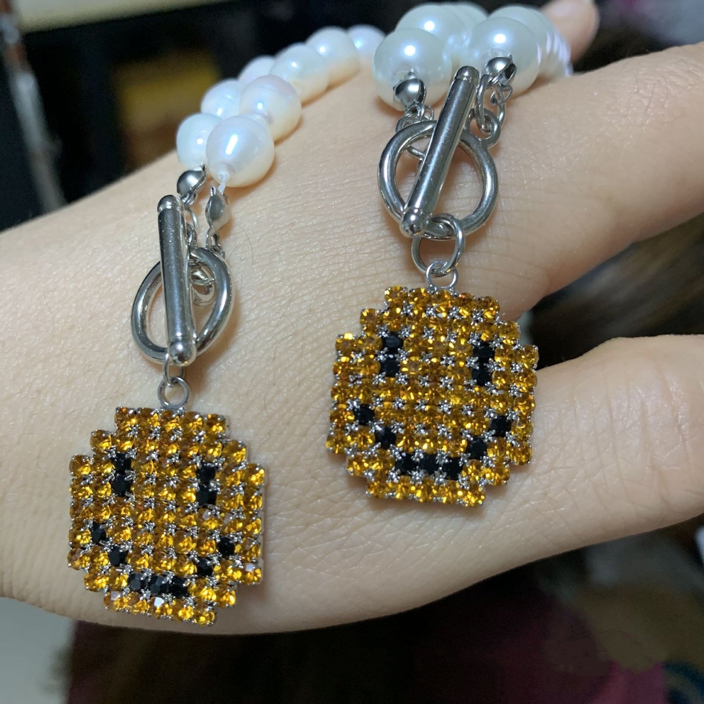 Jewelry personality design crystal smiling face natural pearl OT buckle short necklace ins temperament clavicle chain female