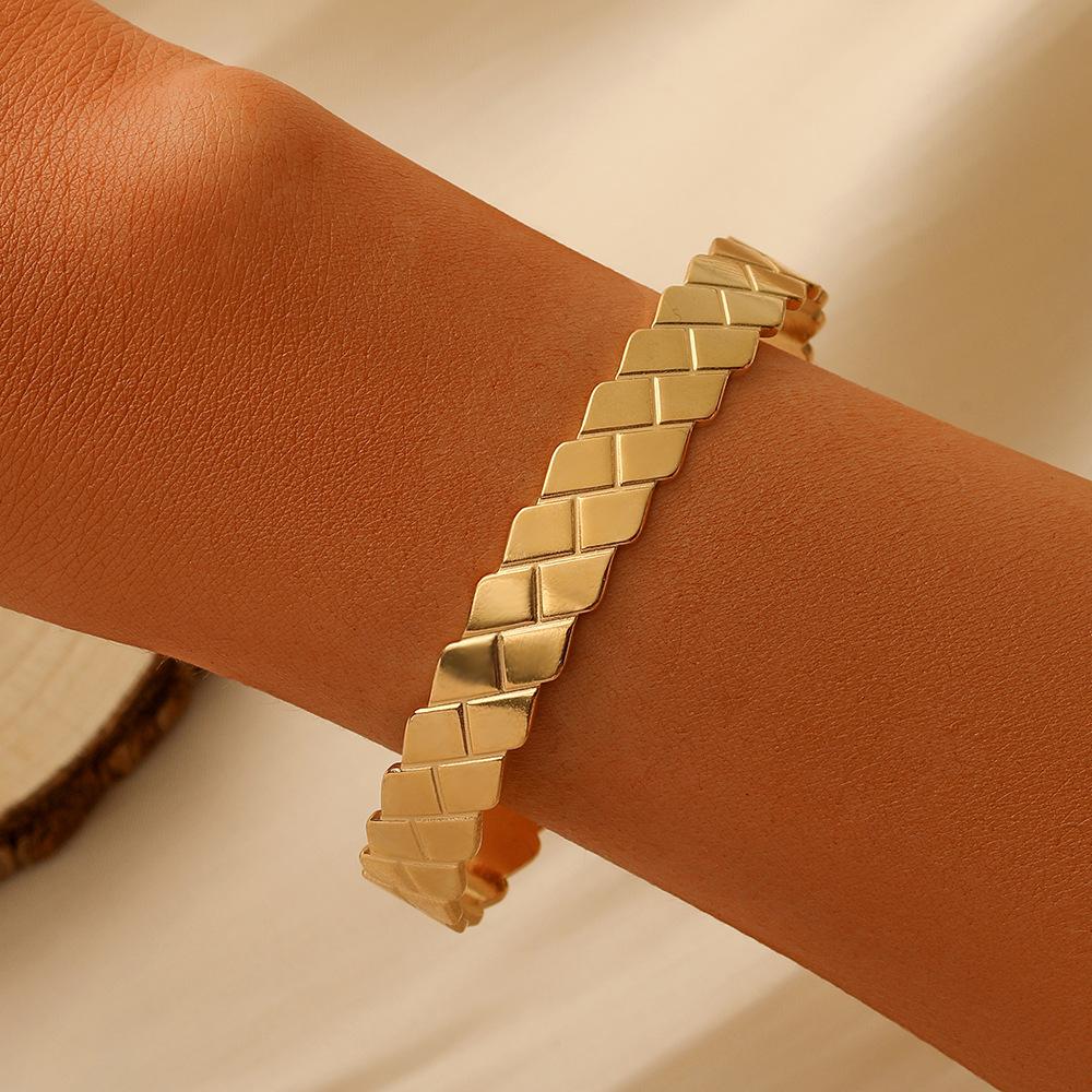 Versatile Simple Honeycomb Stainless Steel Opening Ladies Trapezoidal Wall Pattern Bracelet Female Personality