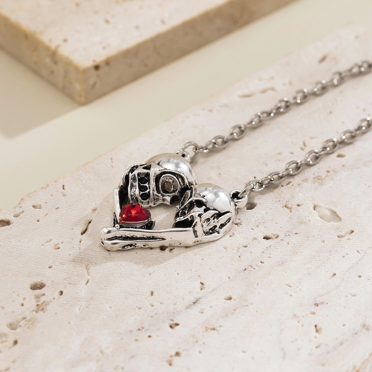 Jewelry Sweet Cool Skull Hollow Heart Shape Micro-inlaid Necklace Female Personality Dark Pendant Necklace