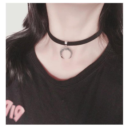 Dark girl retro crescent clavicle chain neck chain choker collar necklace net red