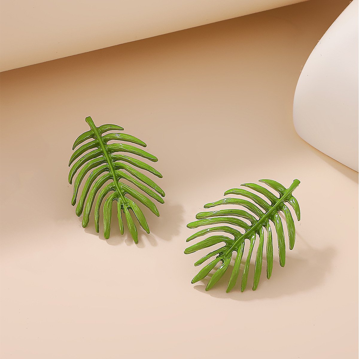Ins hollow leaf earrings female fashion Mori super fairy creative leaf earrings personality temperament earrings