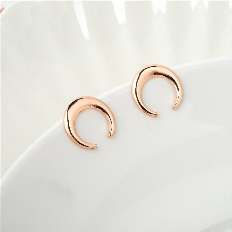 Explosive Earrings Female Simple Star Moon Earrings Curved Crescent Earrings Small Fresh Fashion Jewelry