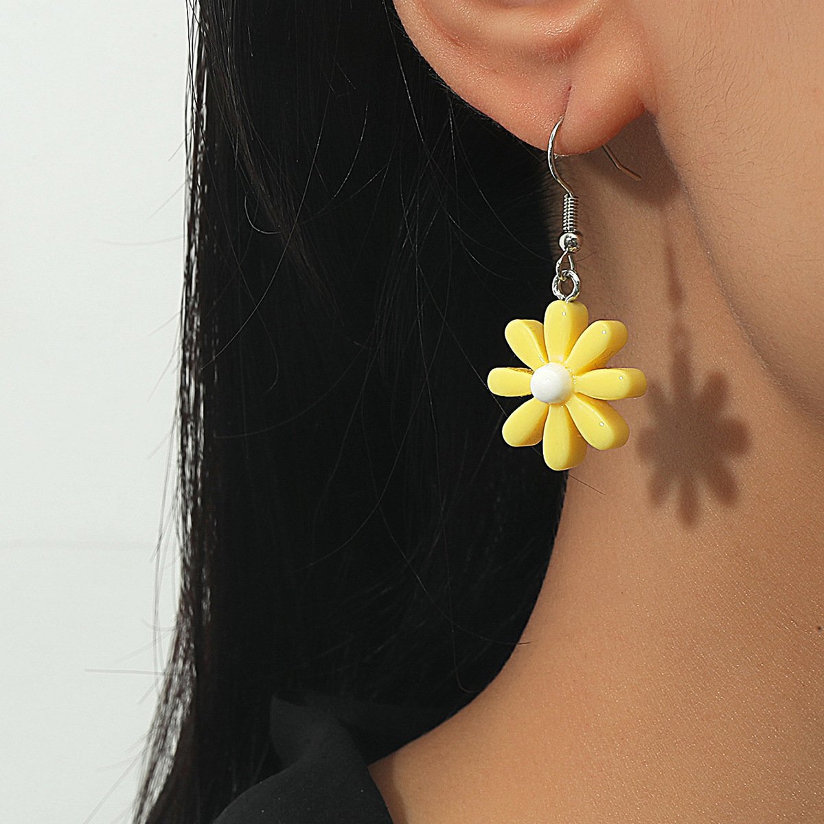 Temperament Resin Daisy Earrings Summer Fashion Net Red Flower Stud Earrings Female Jewelry