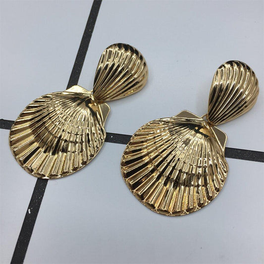 Gold metal scallop earrings exaggerated atmospheric party performance shell earrings