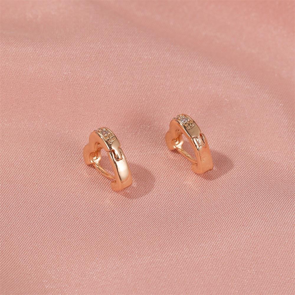 Simple hollow heart-shaped earrings temperament ladies sparkling diamonds zircon heart earrings trendy versatile commuting earrings