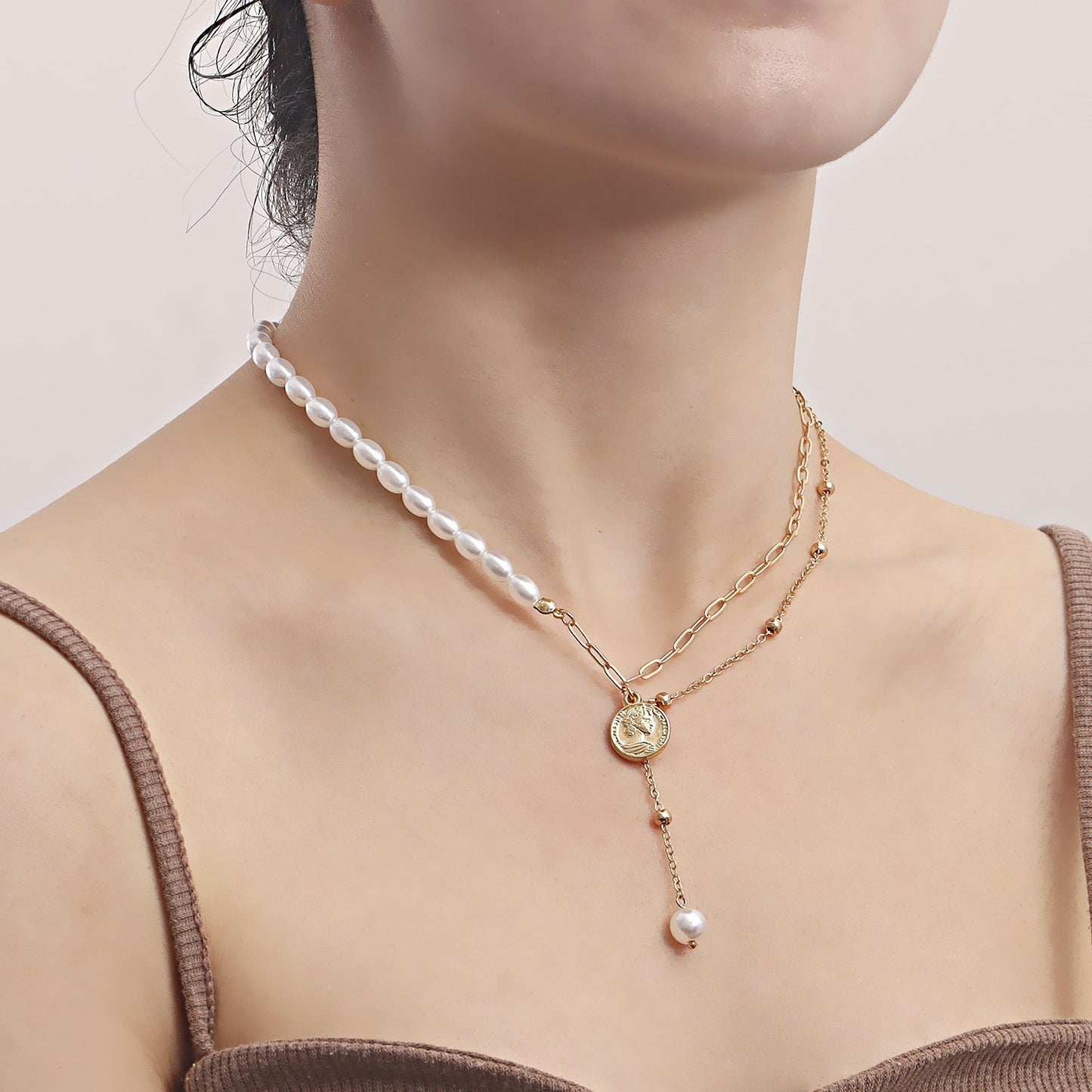 Jewelry punk imitation pearl queen head coin pendant necklace female hot girl ins niche design sense