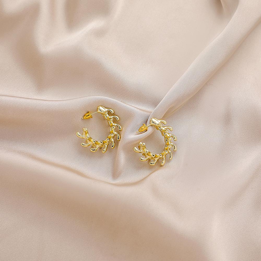 National fashion fashion creative C-shaped earrings semi-arc exaggerated keel earrings versatile geometric earrings