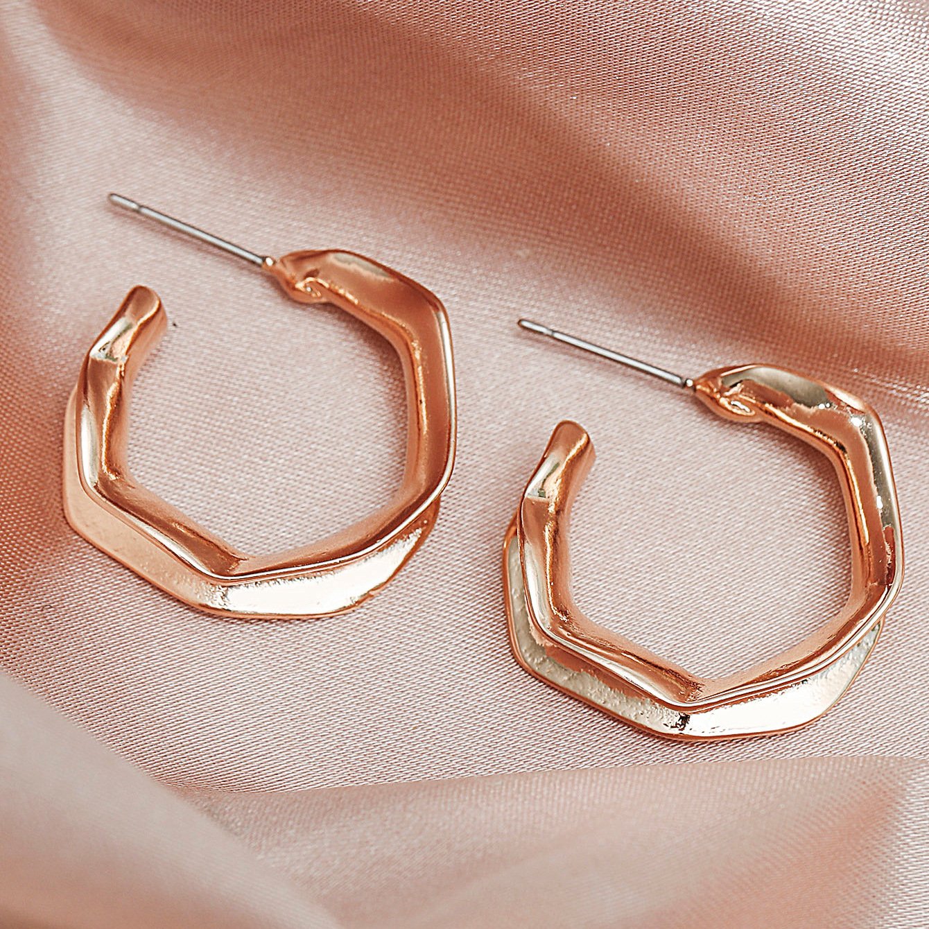 Exaggerated C-shaped geometric earrings ins cold personality retro metal earrings earrings female