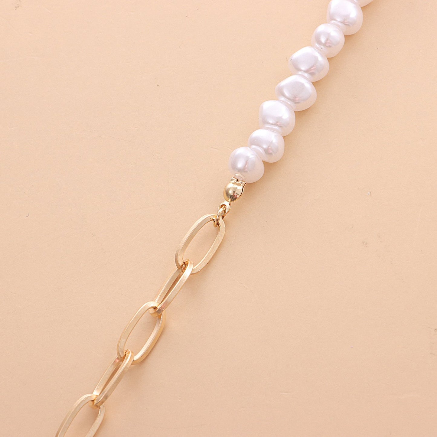 Jewelry Fashion Trendy OT Buckle Shaped Pearl Necklace Women's Geometric Simple Small Hole Chain Necklace