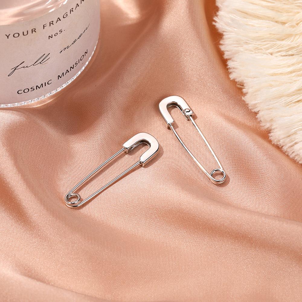 Paper clip earrings personality design sense simple ins cold cool handsome male and female pin earrings