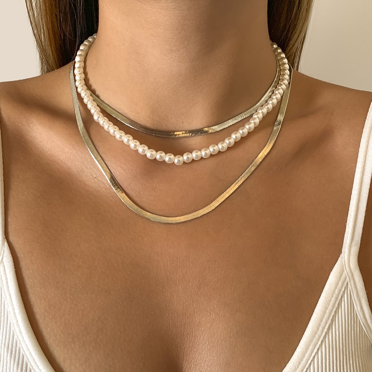Jewelry Hip Hop Retro Metal Snake Bone Chain Necklace Temperament Simple Imitation Pearl Clavicle Necklace