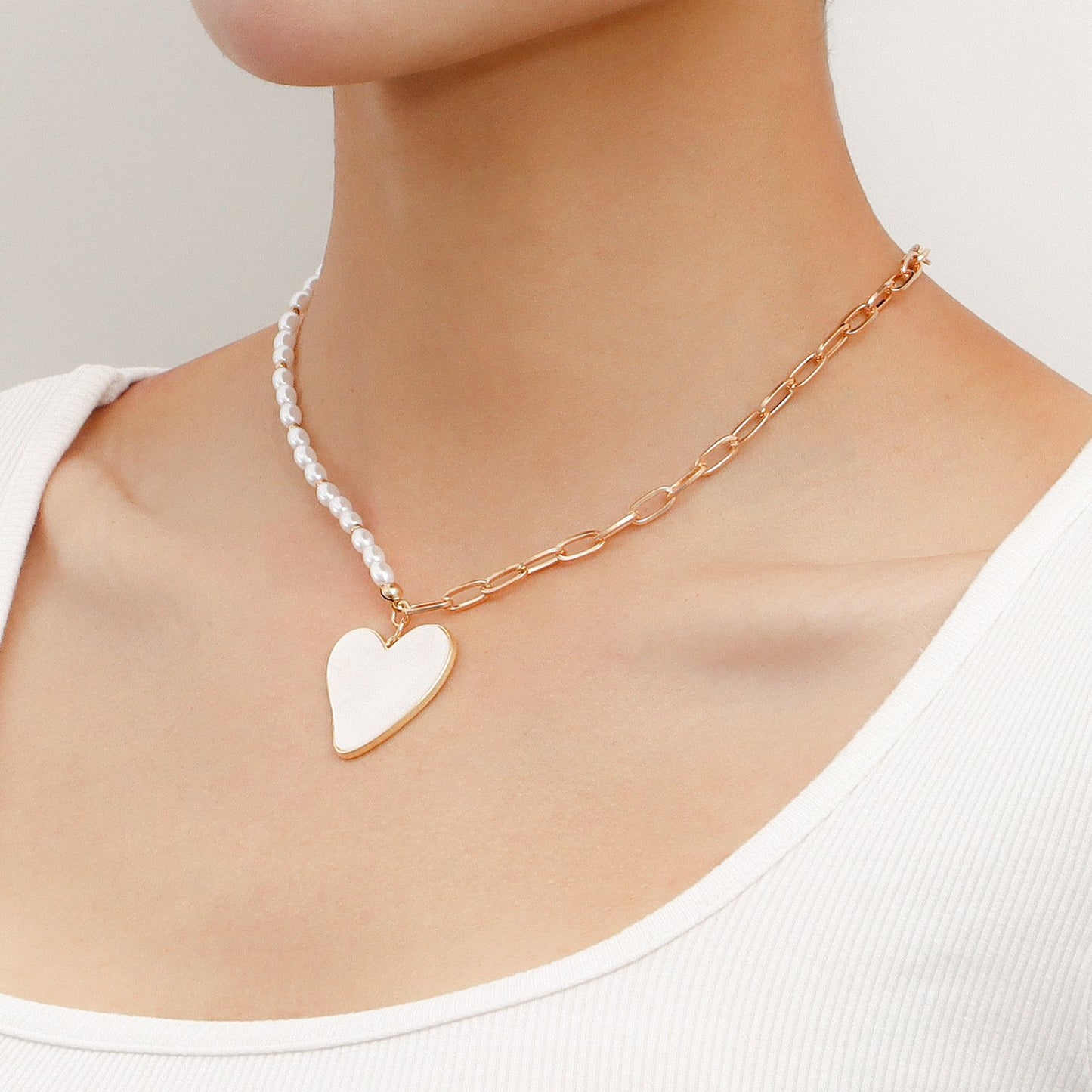 Jewelry Heart Imitation Pearl Necklace Niche Design Light Luxury Clavicle Chain Women's Fashion Commuting Necklace