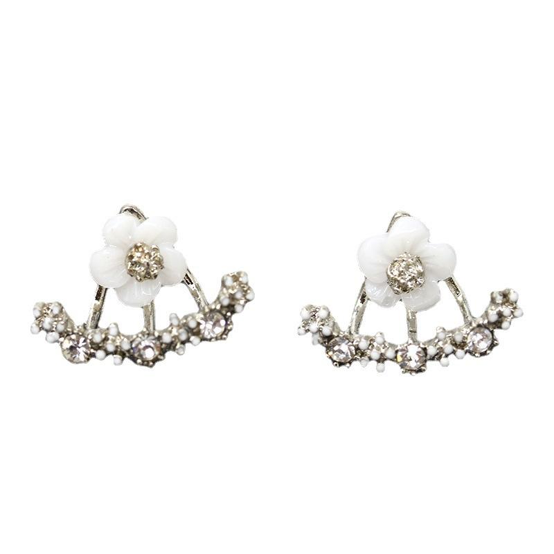 Fashion small daisy flower stud earrings chrysanthemum earrings market 2 yuan earrings