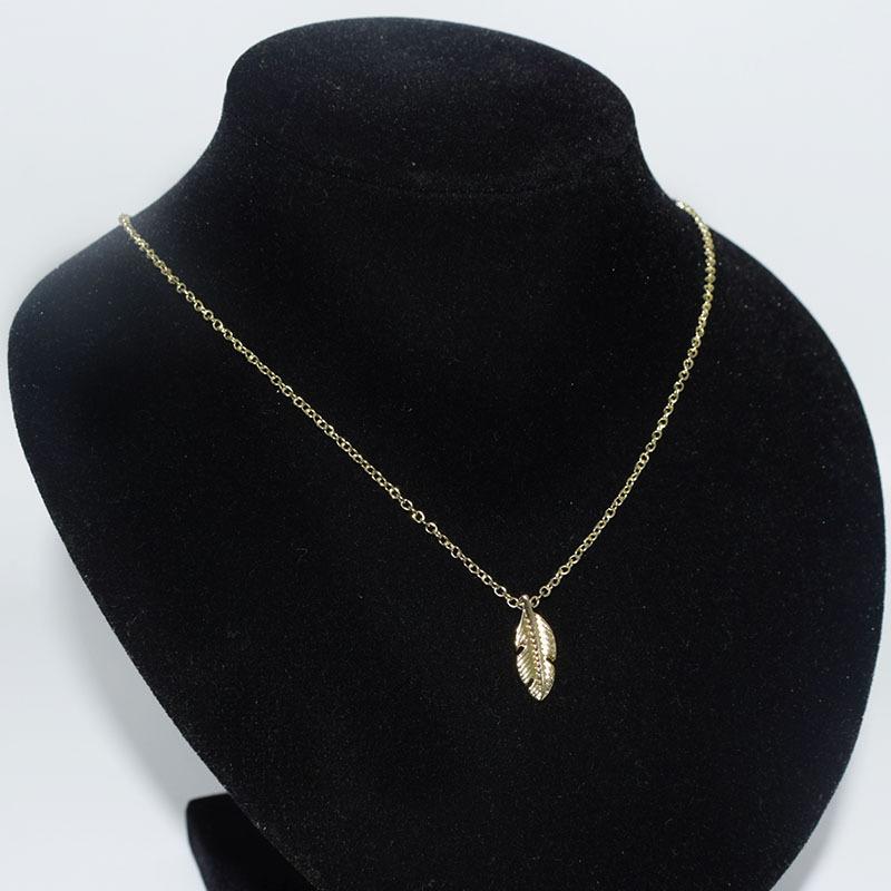 18 years jewelry leaf leaf necklace pendant female clavicle chain animal feather small plant popular