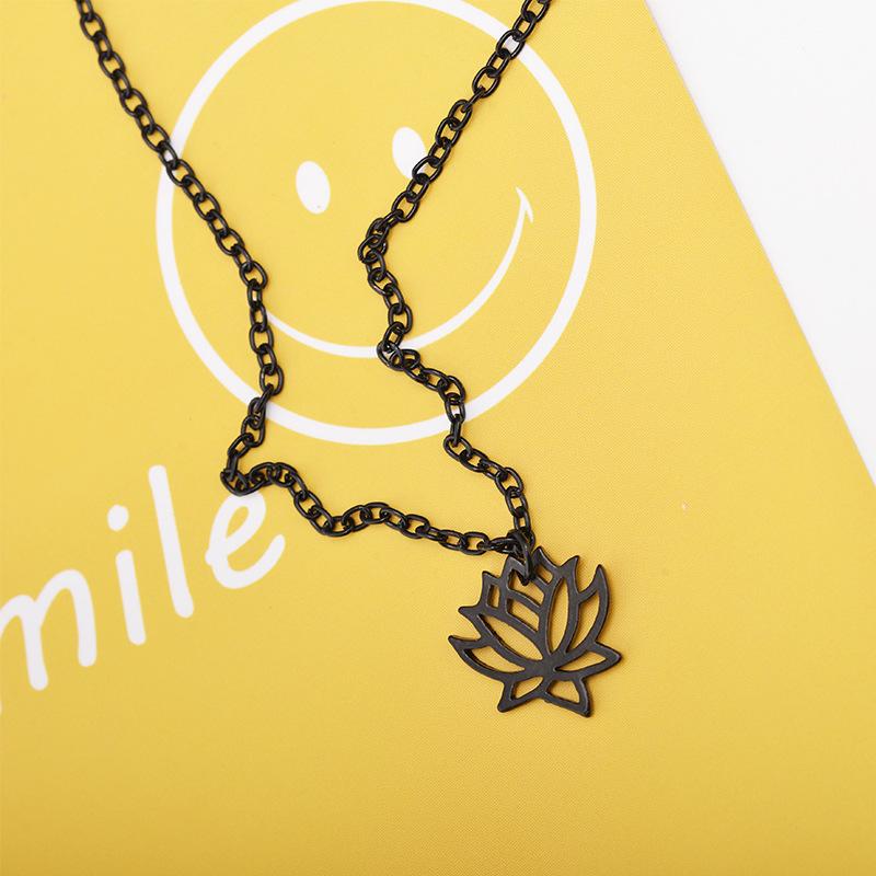 Fashion Simple Hollow Lotus Necklace Clavicle Chain Alloy Plating Three-color Lotus Jewelry Russian Jewelry