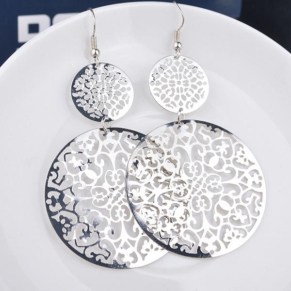 Fashion Retro Personality Size Circle Hollow Ladies Flower Earrings Yuying Electronic Commerce Co., Ltd.