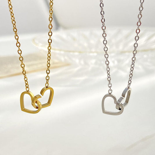 Double ring love interlocking necklace women's fashion light luxury metal geometric heart-shaped pendant sweater chain ins trendy clavicle chain