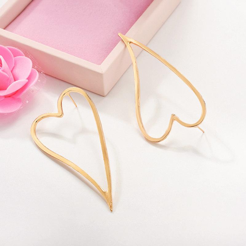 Personality Hollow Heart Earrings Simple Temperament Metal Peach Heart Stud Earrings