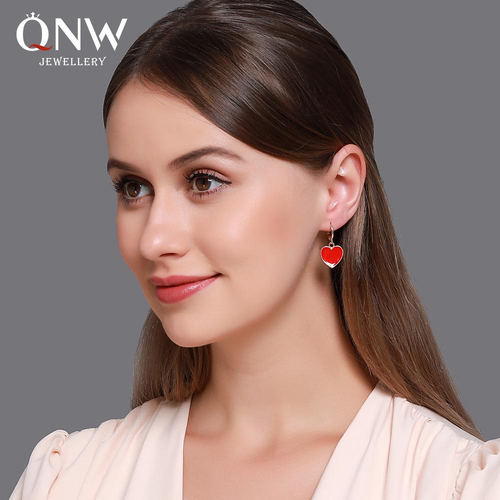 Sweet and playful red little heart earrings simple vitality girl peach heart earrings temperament internet celebrity earrings