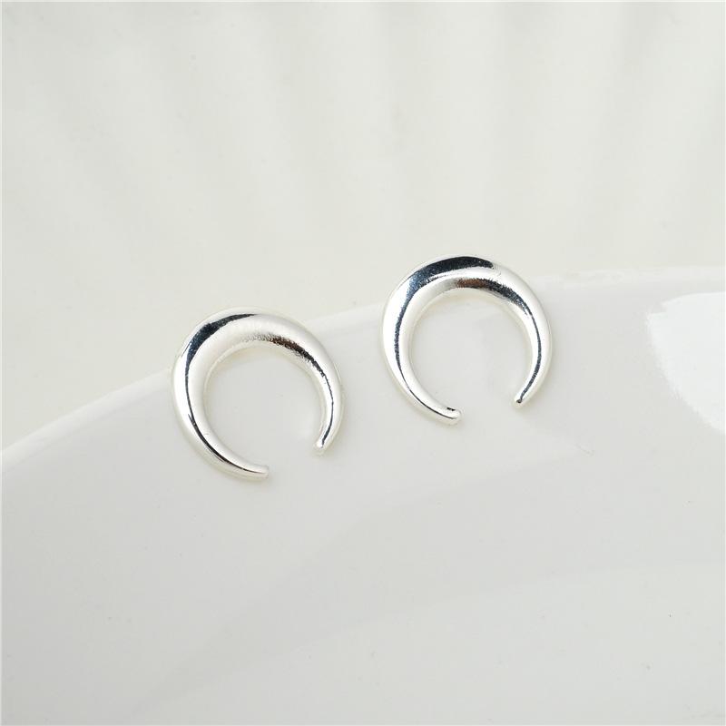 Explosive Earrings Female Simple Star Moon Earrings Curved Crescent Earrings Small Fresh Fashion Jewelry