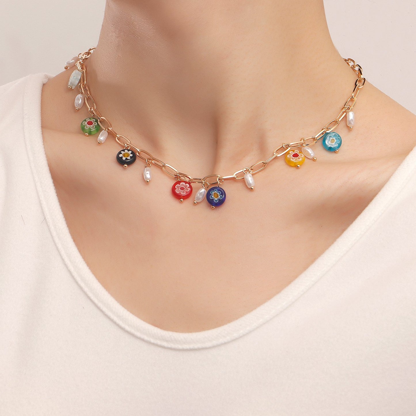 Jewelry niche simple back-shaped chain colorful glass flower pendant necklace female ins high-end explosion