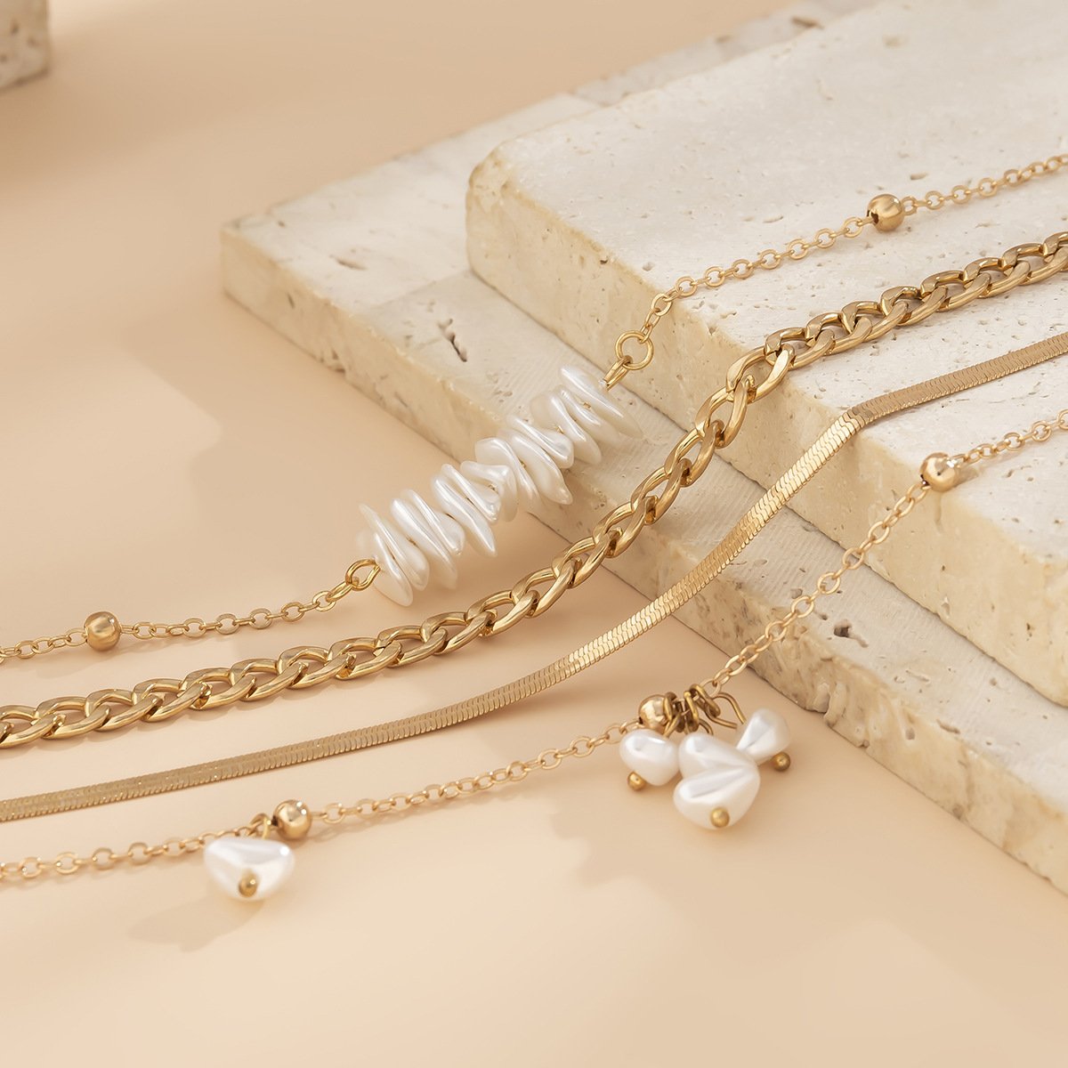 Jewelry temperament niche special-shaped pearl necklace hip-hop ins metal snake bone chain necklace