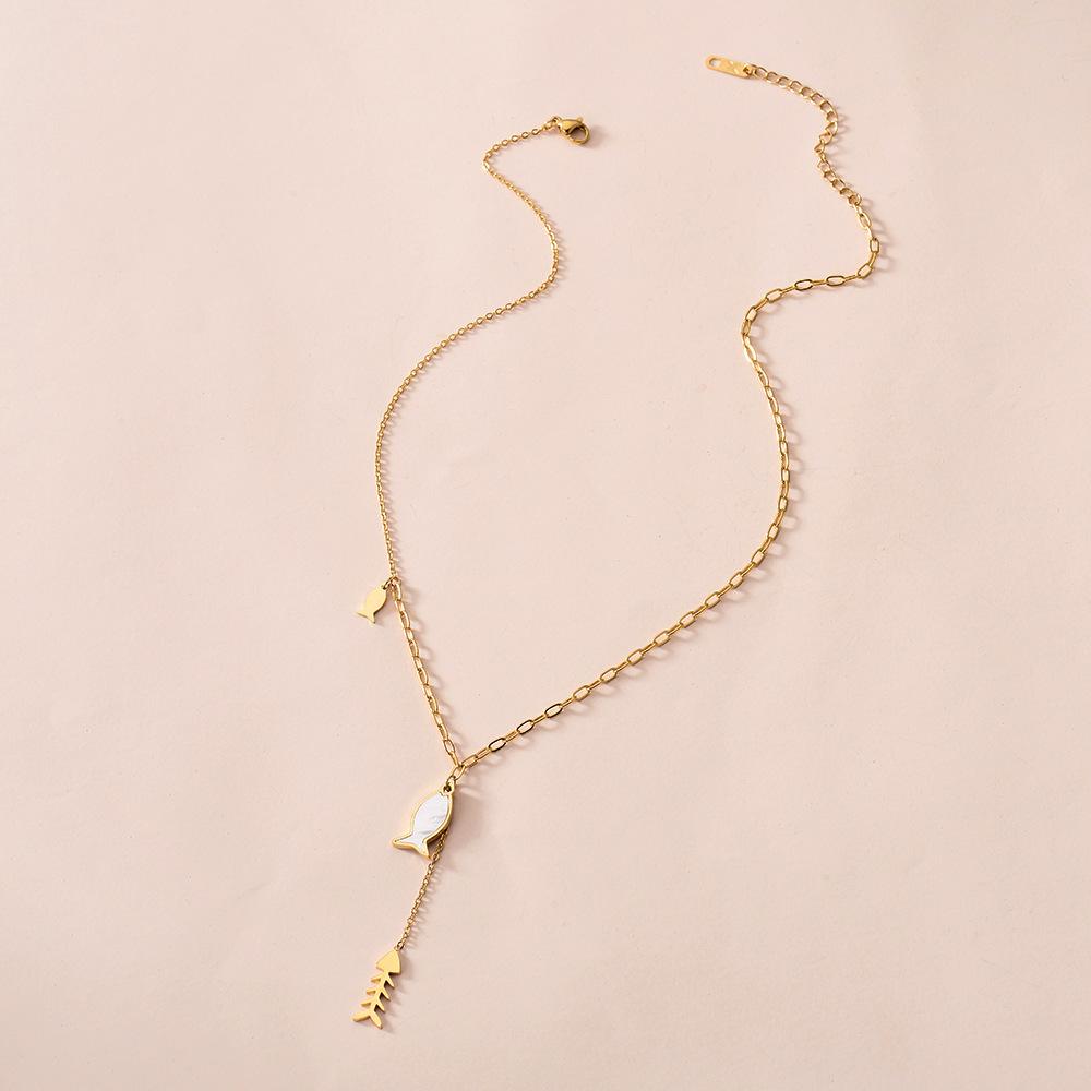 Fashionable titanium steel gold-plated fishbone pendant elegant white mother-of-pearl adjustable small fish collarbone necklace