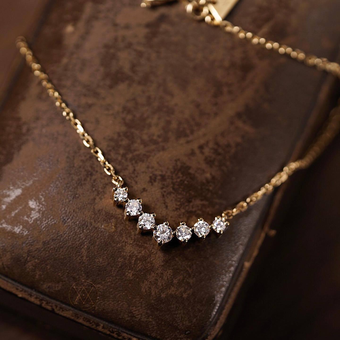 Ins Simple Diamond Necklace Female Retro Fashion Niche Design Curved Pendant Clavicle Chain Temperament Necklace