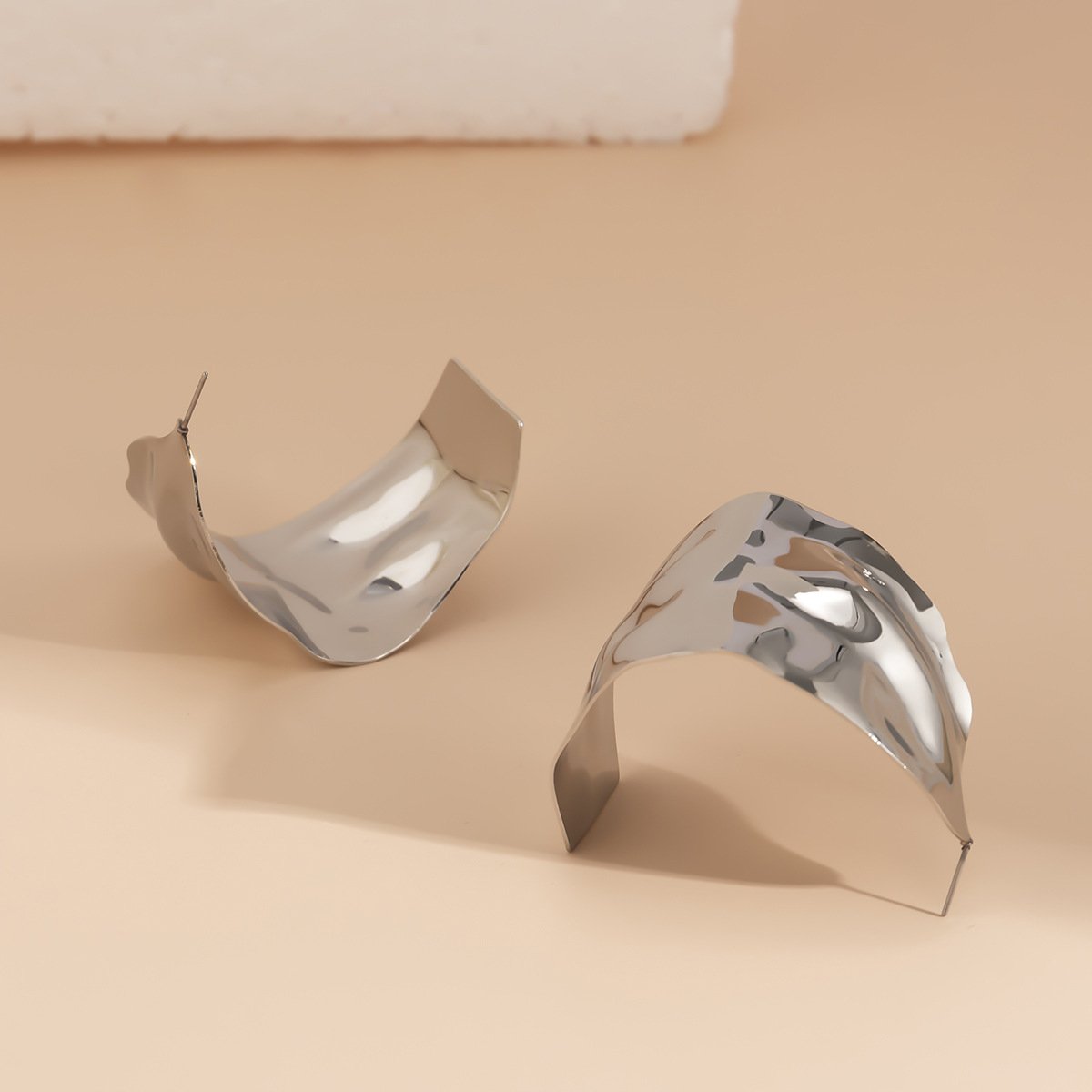 Jewelry Personality Cold Metal Sequin Earrings Female Niche Irregular Geometric C-shaped Earrings