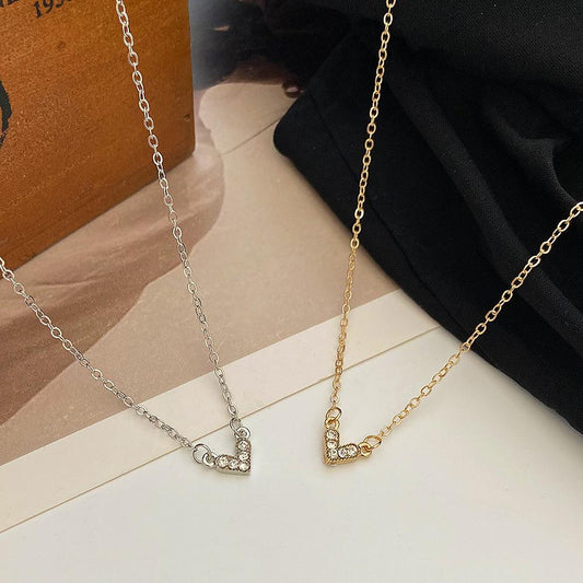 Ins Mini Love Necklace Female Fashion Temperament Niche Design Heart-shaped Pendant Clavicle Chain Diamond Necklace