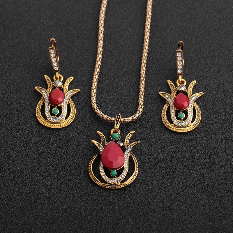 Fashion Vintage Alloy Diamond Necklace Drop Shaped Gemstone Earrings Three-Piece Set Jewelry