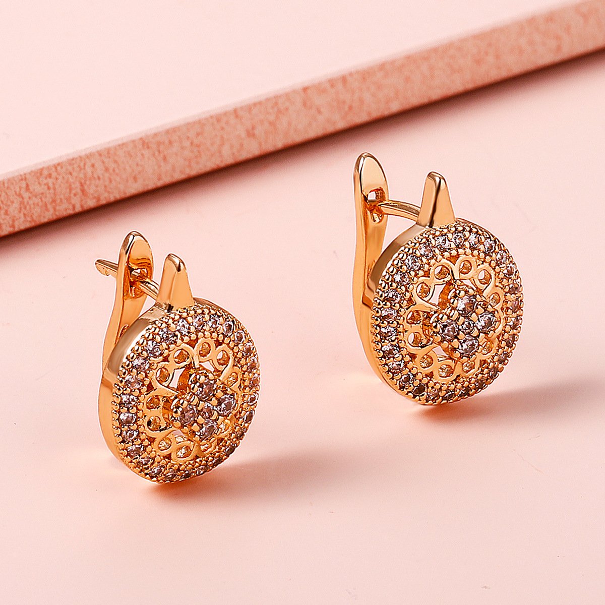 Simple metal hollow earrings ins net red temperament zircon geometric earrings personalized wedding accessories female