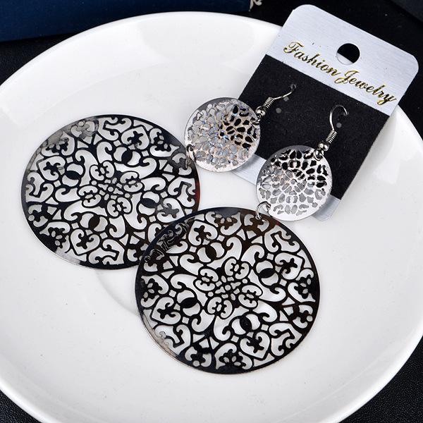 Fashion Retro Personality Size Circle Hollow Ladies Flower Earrings Yuying Electronic Commerce Co., Ltd.