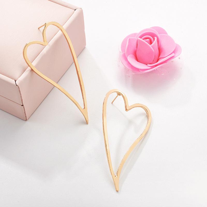 Personality Hollow Heart Earrings Simple Temperament Metal Peach Heart Stud Earrings