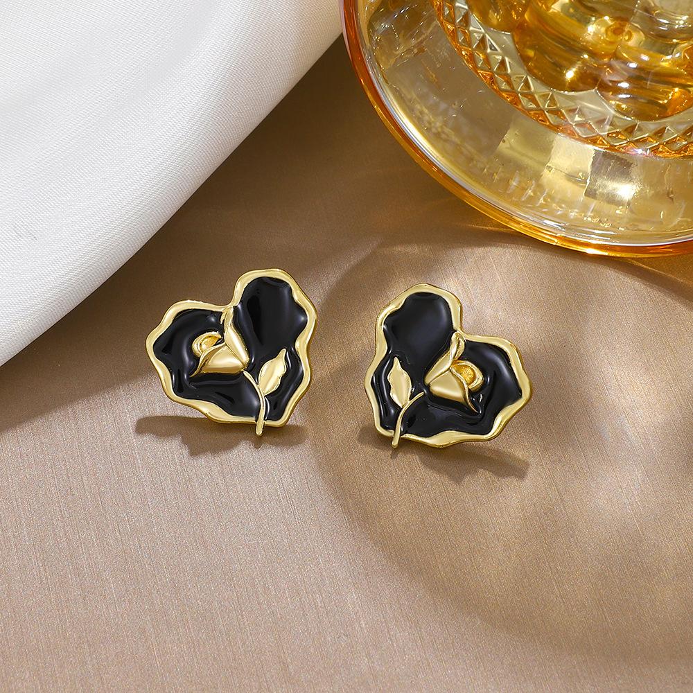 Ins tulip pleated love earrings female retro fashion niche design dripping oil black heart-shaped earrings