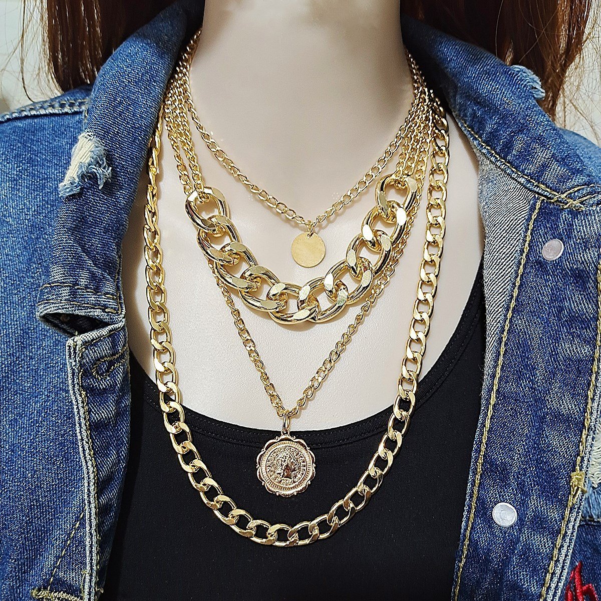 Popular Multilayer Necklace Round Plate Hip Hop Queen Lace Pendant Necklace Clavicle Chain Necklace