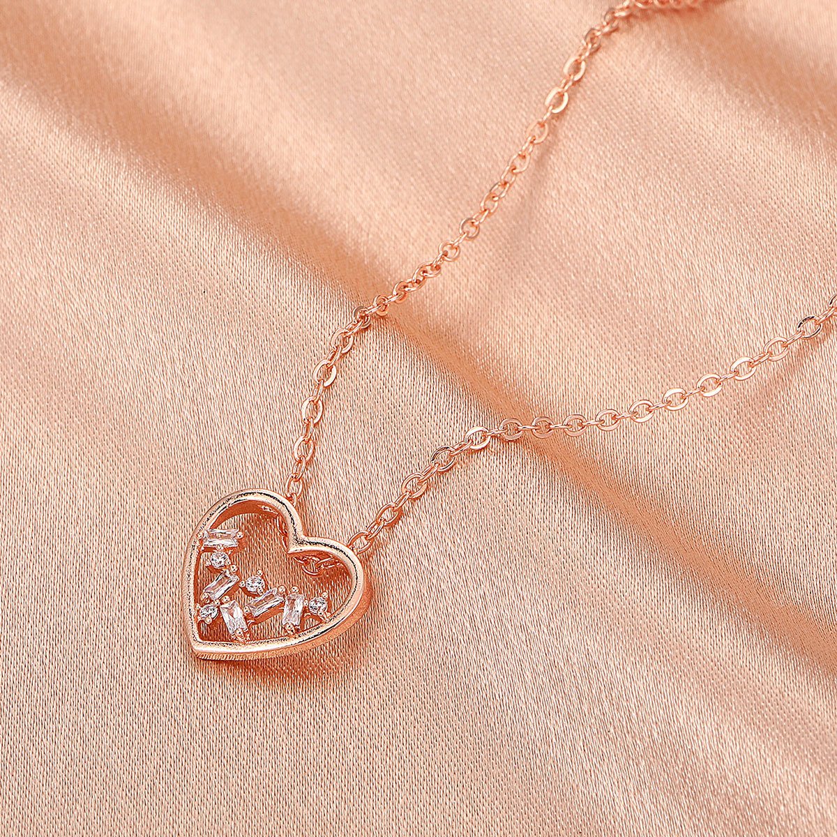 Ins simple zircon love pendant necklace retro fashion hollow peach heart collarbone chain temperament necklace female