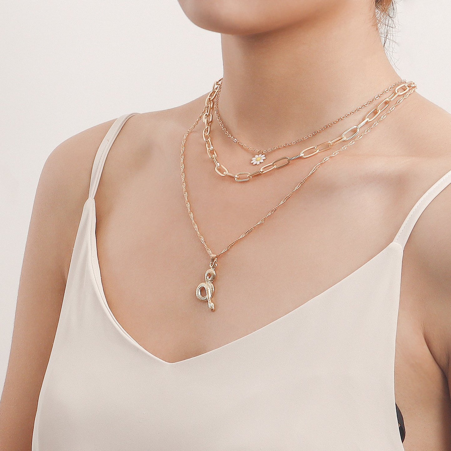 Jewelry ins hot girl daisy flower snake-shaped pendant necklace female Chinese pastoral suit necklace