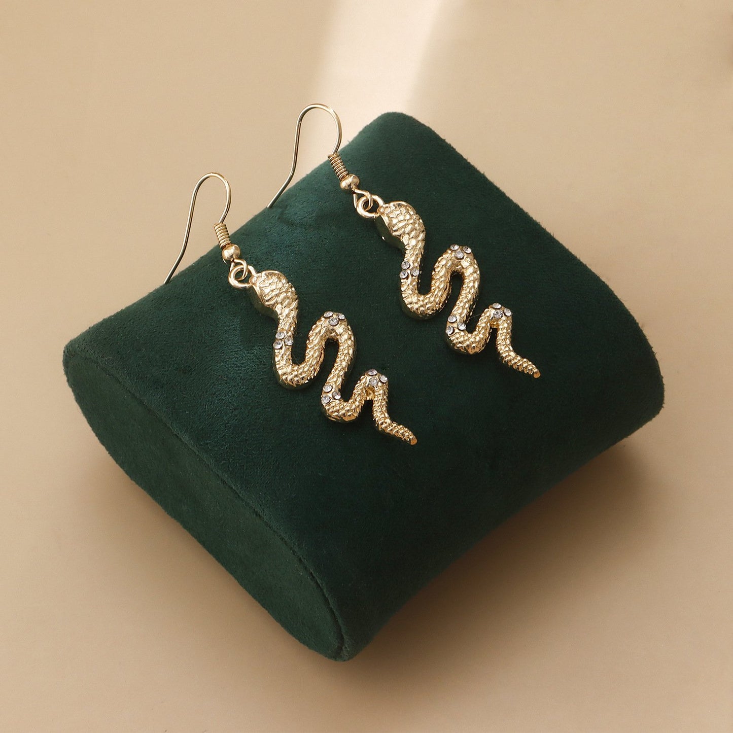 Jewelry ins micro-inlaid diamond snake-shaped pendant retro earrings female earrings high-end niche earrings