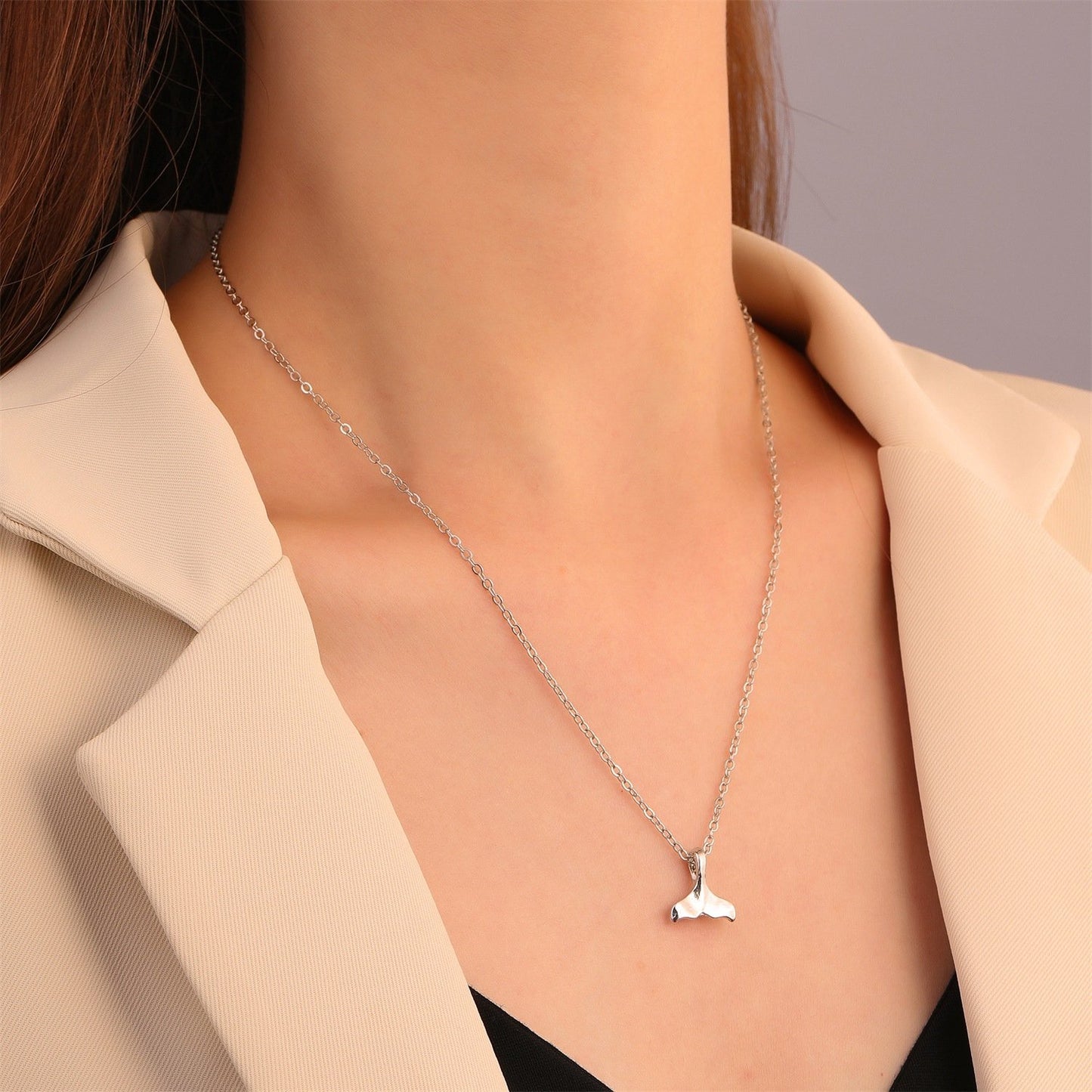 Internet celebrity ins simple personality fishtail necklace niche design metal dolphin clavicle chain student bestie gift