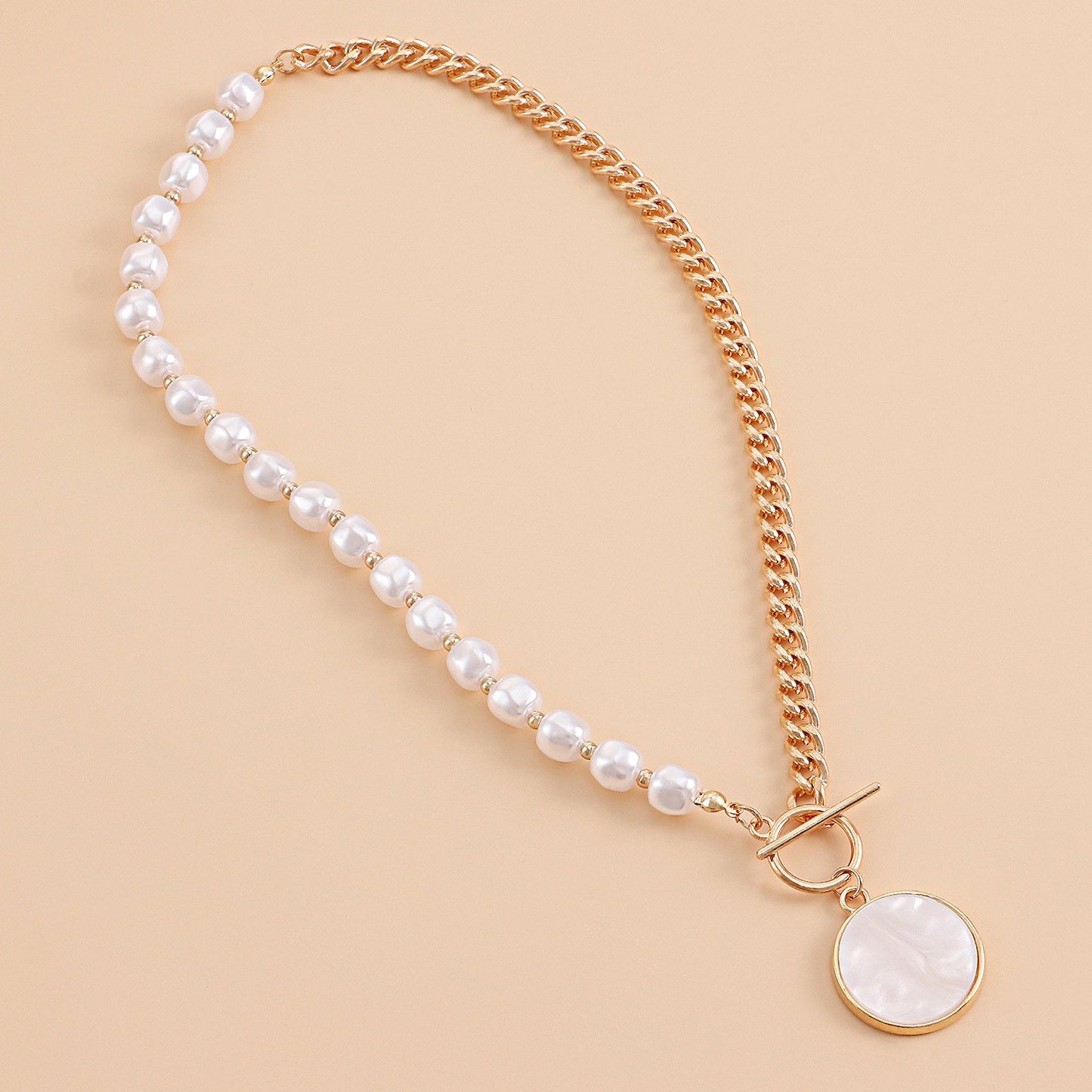 Niche design high-end splicing chain imitation mother-of-pearl pendant necklace female cold OT buckle pearl necklace