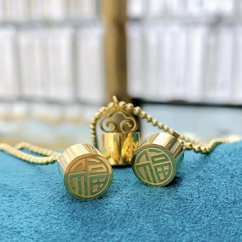 Titanium steel blessing full of auspicious cloud necklace retro personality temperament blessing character clavicle chain