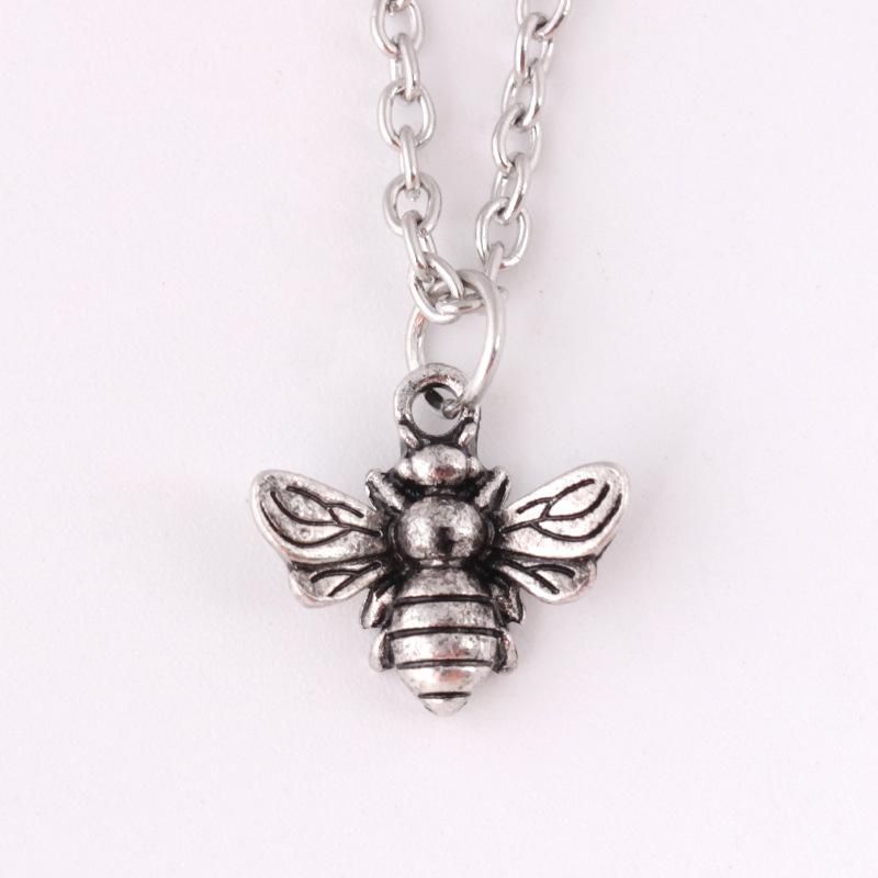 Creative Retro Cute Bee Pendant Necklace Personalized Insect Sweater Chain