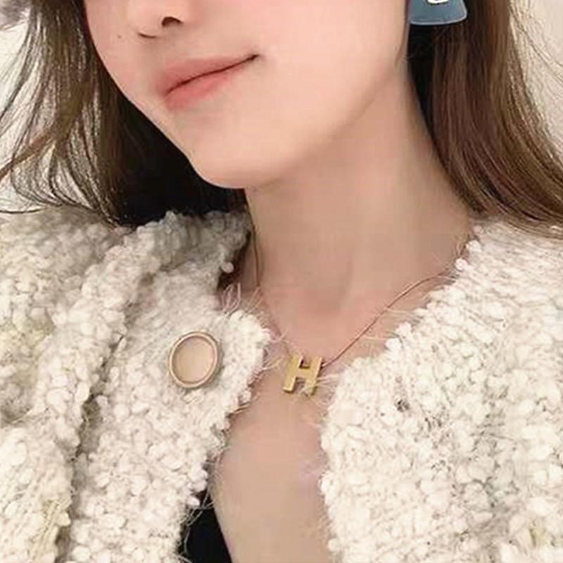 Ins cold and simple all-match temperament titanium steel plated 18K letter H pendant necklace snake bone chain necklace