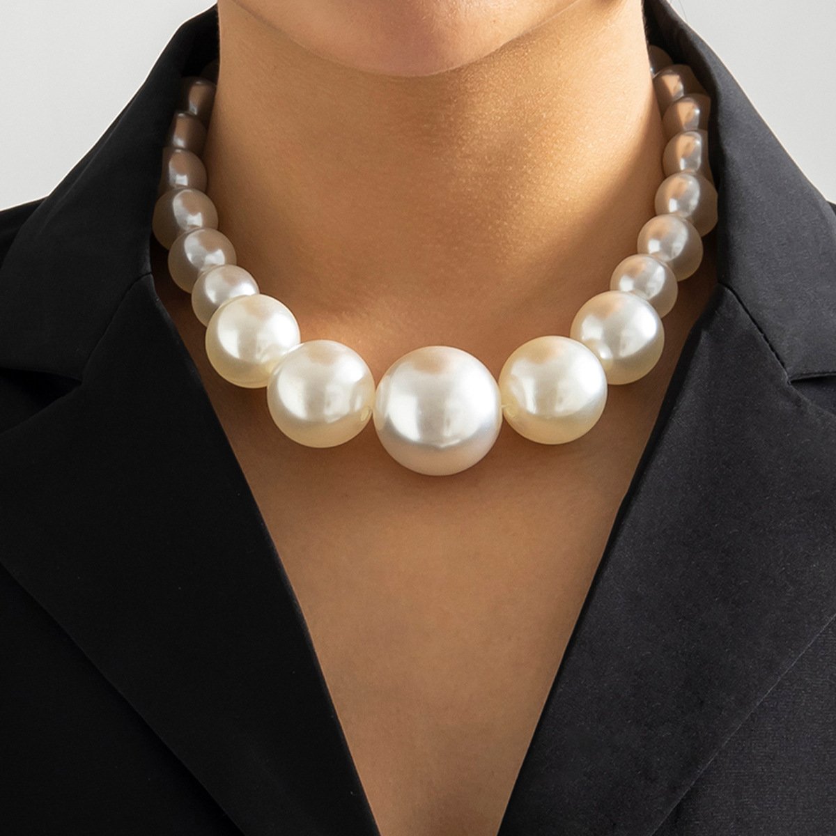 Jewelry Retro Cold Imitation Pearl Beaded Necklace Niche Design Sense Chain Clavicle Necklace