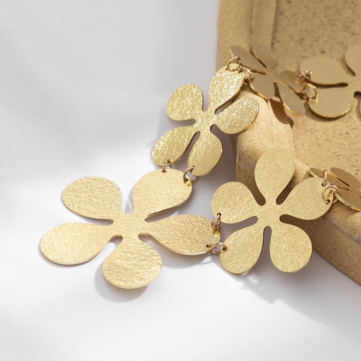 Jewelry Fashion Metal Big Flower Stitching Clavicle Necklace Personality Trendy Geometric Chain Necklace