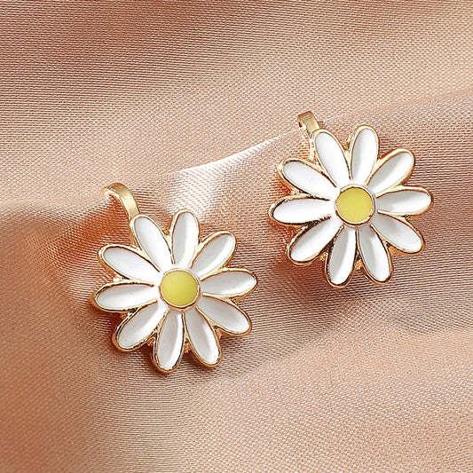 Mori small fresh small daisy earrings super fairy cute girl dripping oil flower ear buckle students all-match earrings