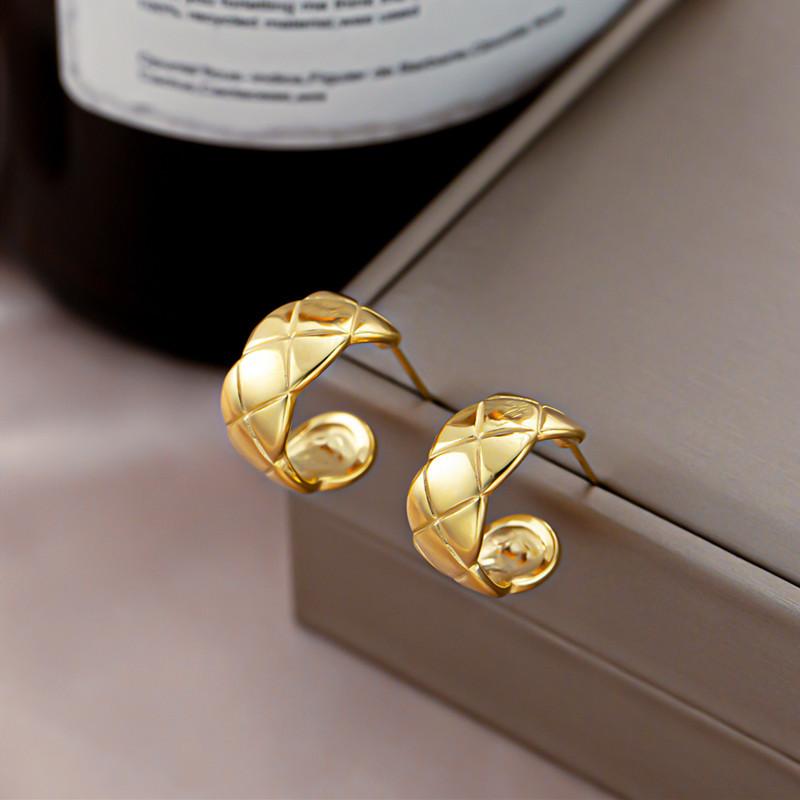 Ins earrings titanium steel plated real gold does not fade Xiaoxiang retro rhombus earrings female cold earrings