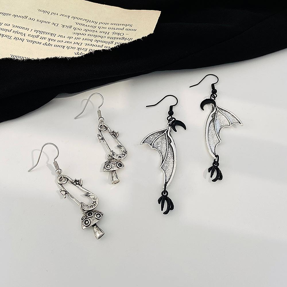 Halloween Earrings Female Retro Gothic Bat Wings Earrings Simple Paper Clip Mushroom Earrings Ornaments