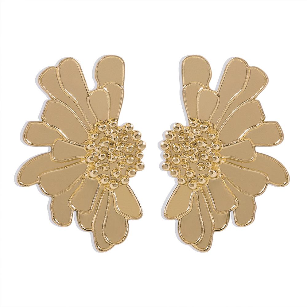 E8418 Stud Earrings Retro Alloy Flower Stud Earrings Feminine Pattern Flower Earrings